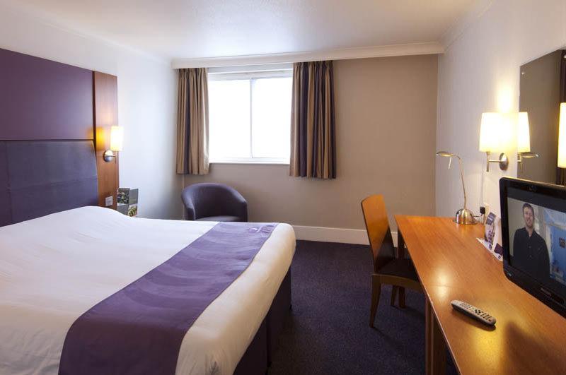 Premier Inn Edinburgh Exterior photo