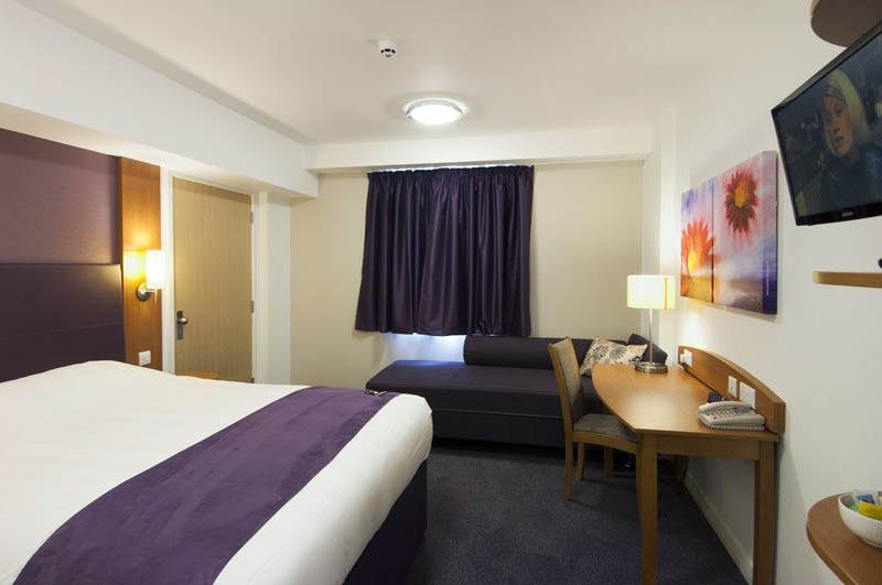 Premier Inn Edinburgh Exterior photo